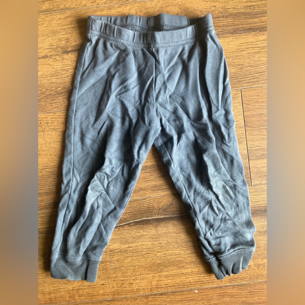 Carter’s thin grey sweats!